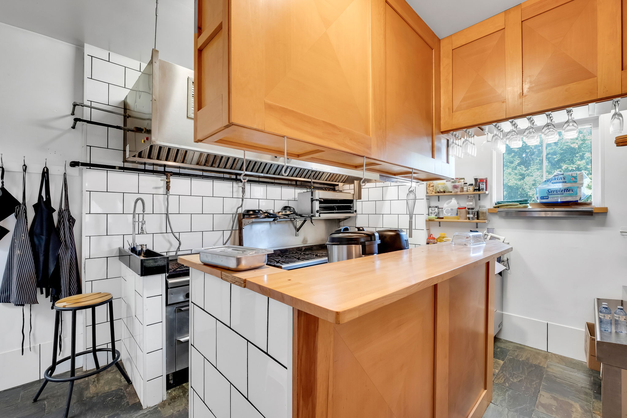 COMMERCIAL KITCHEN