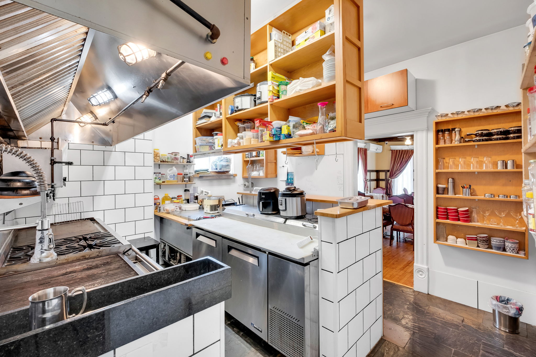 COMMERCIAL KITCHEN