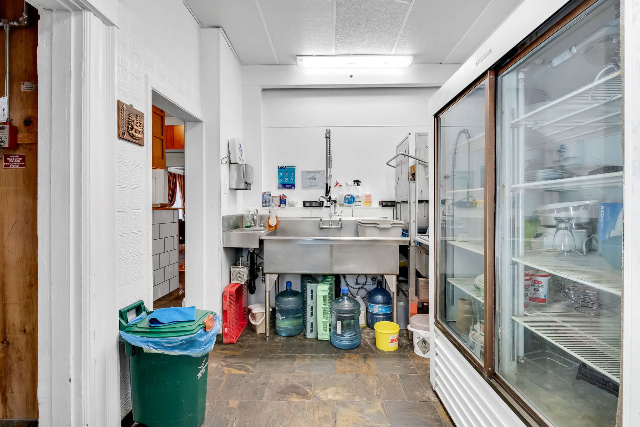 COMMERCIAL KITCHEN
