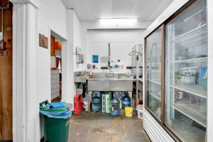 COMMERCIAL KITCHEN