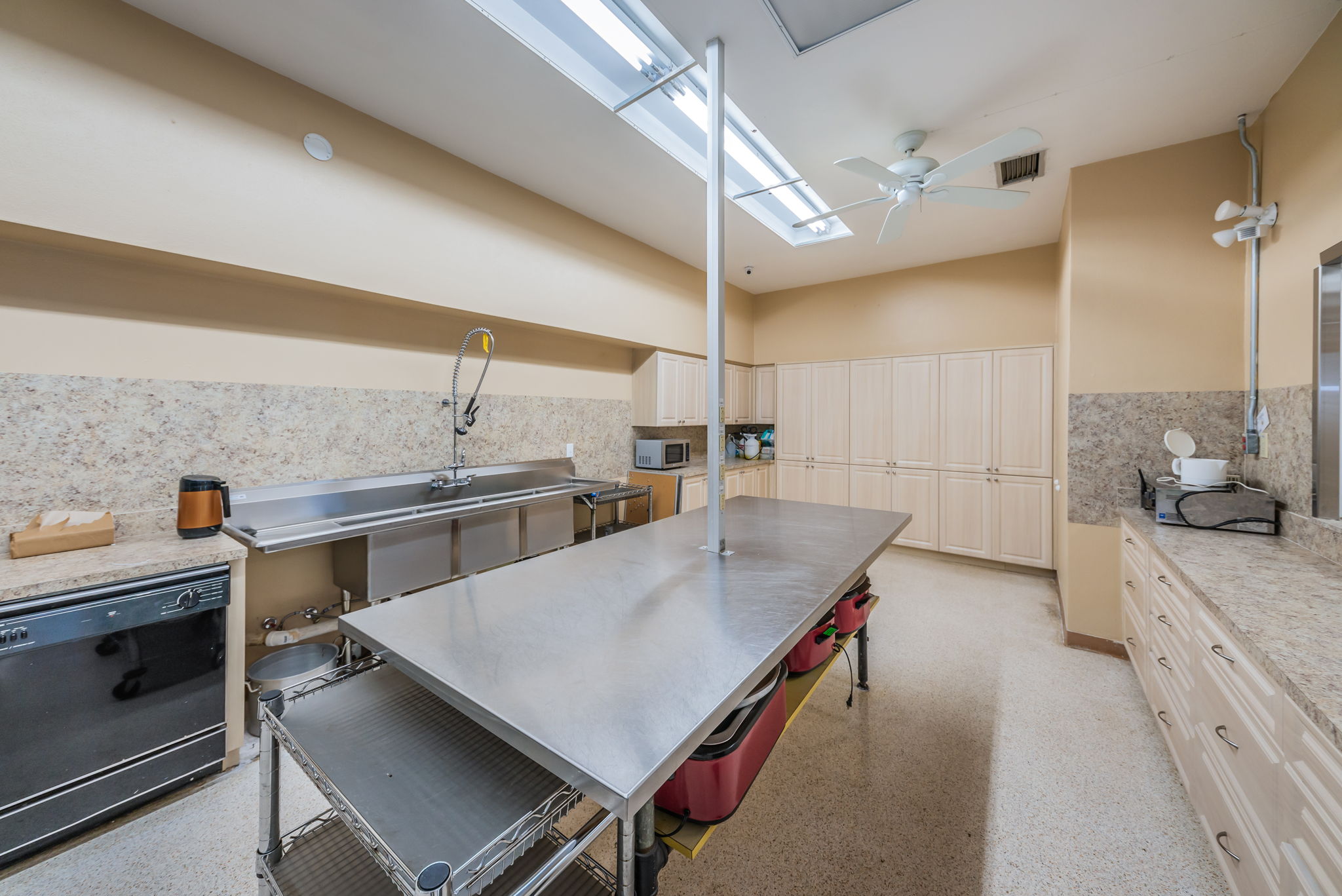 17-Clubhouse Kitchen