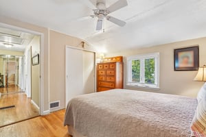 Donald Pl-S2410-047.jpg