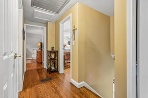Donald Pl-S2410-049.jpg