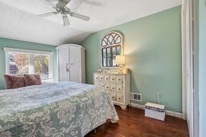 Donald Pl-S2410-055.jpg