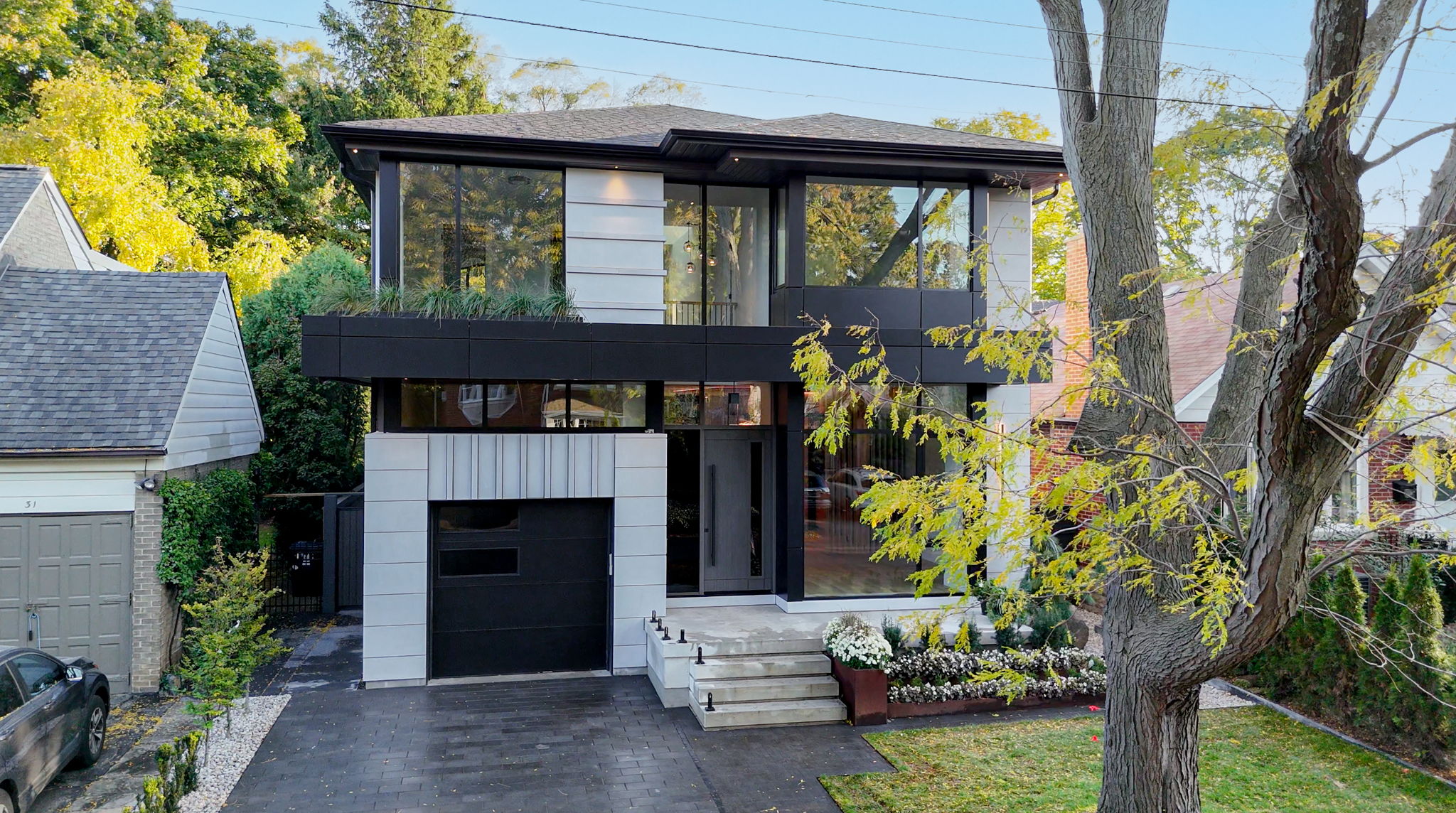 29 Edgemore Dr Toronto, ON M8Y 2N1