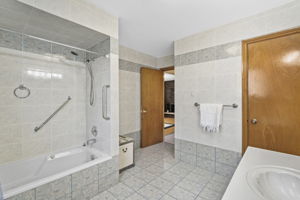  Photo 44