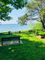 5 mins to Lake Ontario