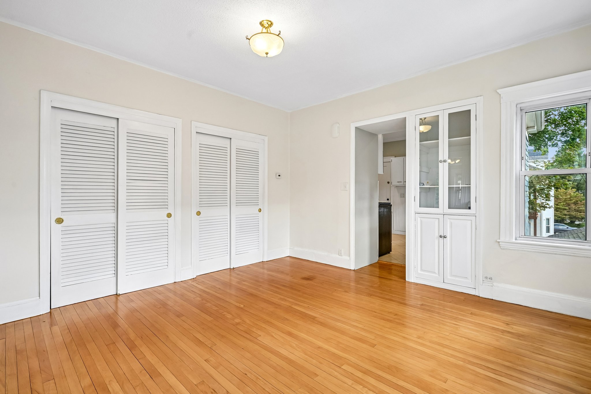 Grafton St 2-S2409-015.jpg