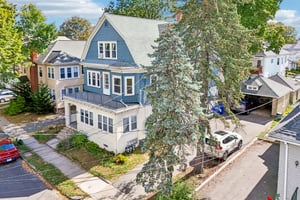 Grafton St 2-S2409-031.jpg