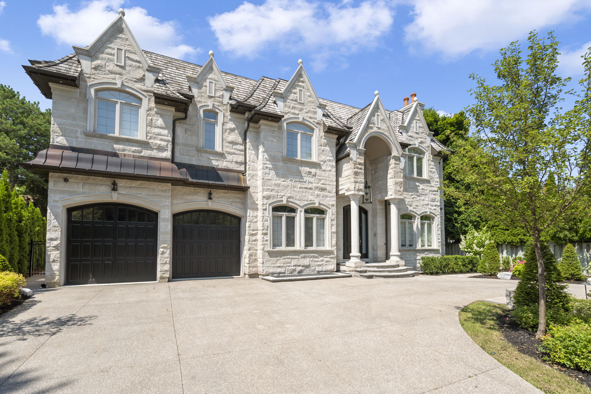 29 Junewood Crescent Toronto, ON M2L 2C3