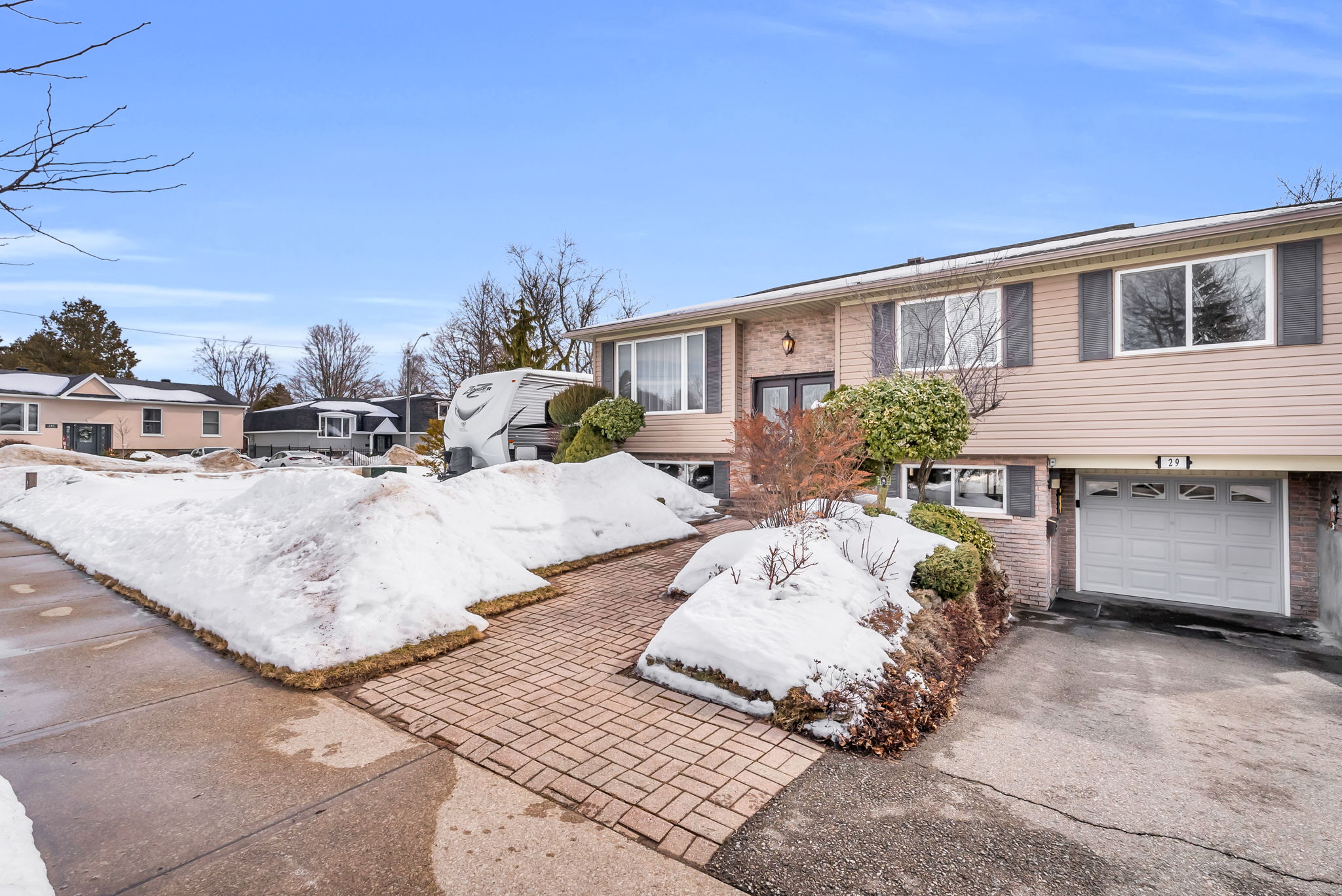Front Porch/Entrance