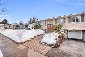 Front Porch/Entrance