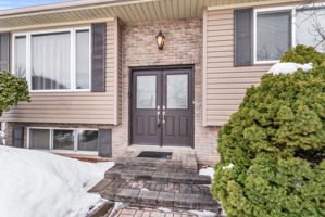 Front Porch/Entrance