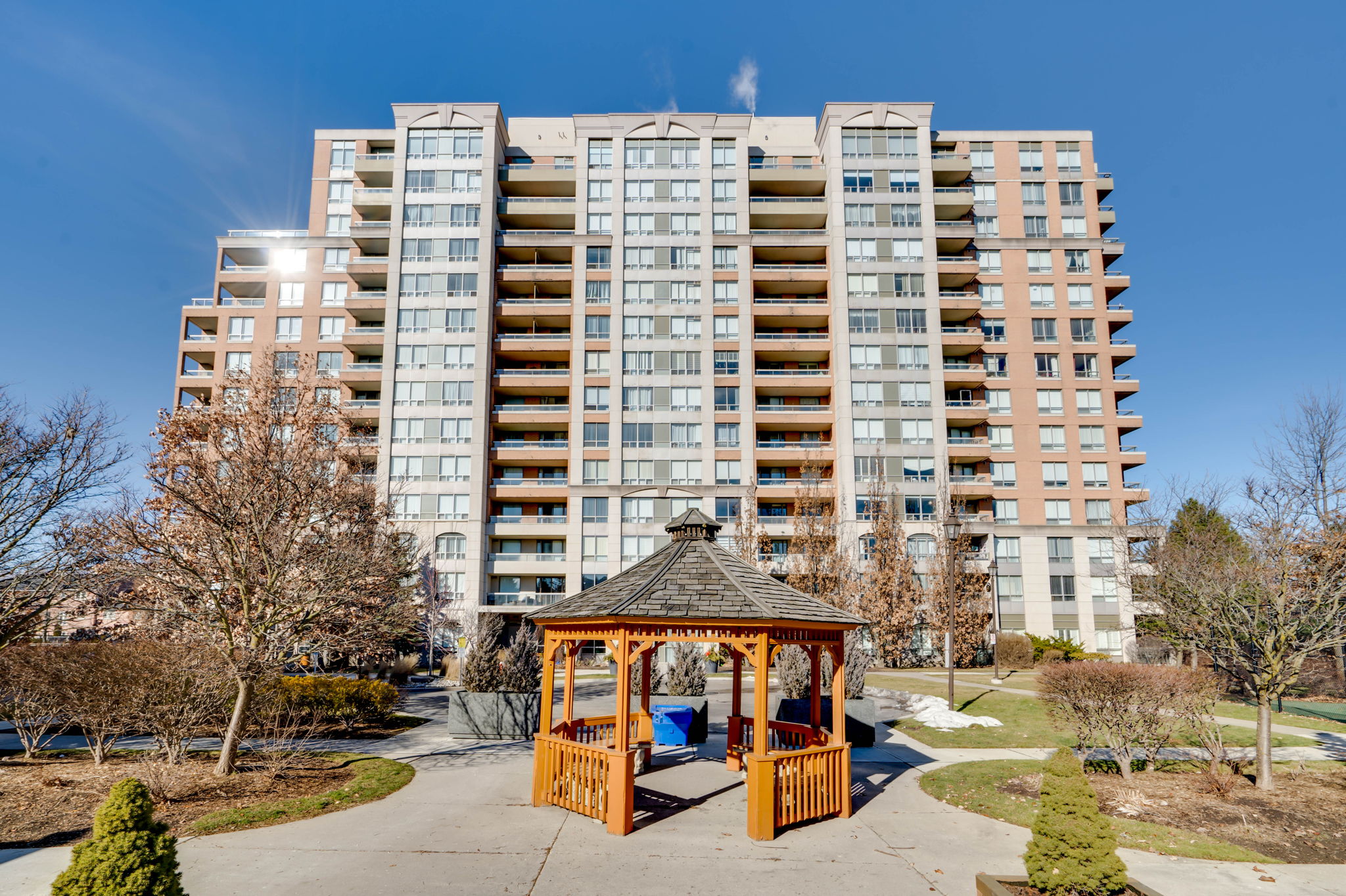 29 Northern Heights Dr Unit 101 Richmond Hill, ON L4B 4L8