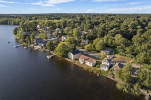 29 Ocean Ave Halifax MA 4