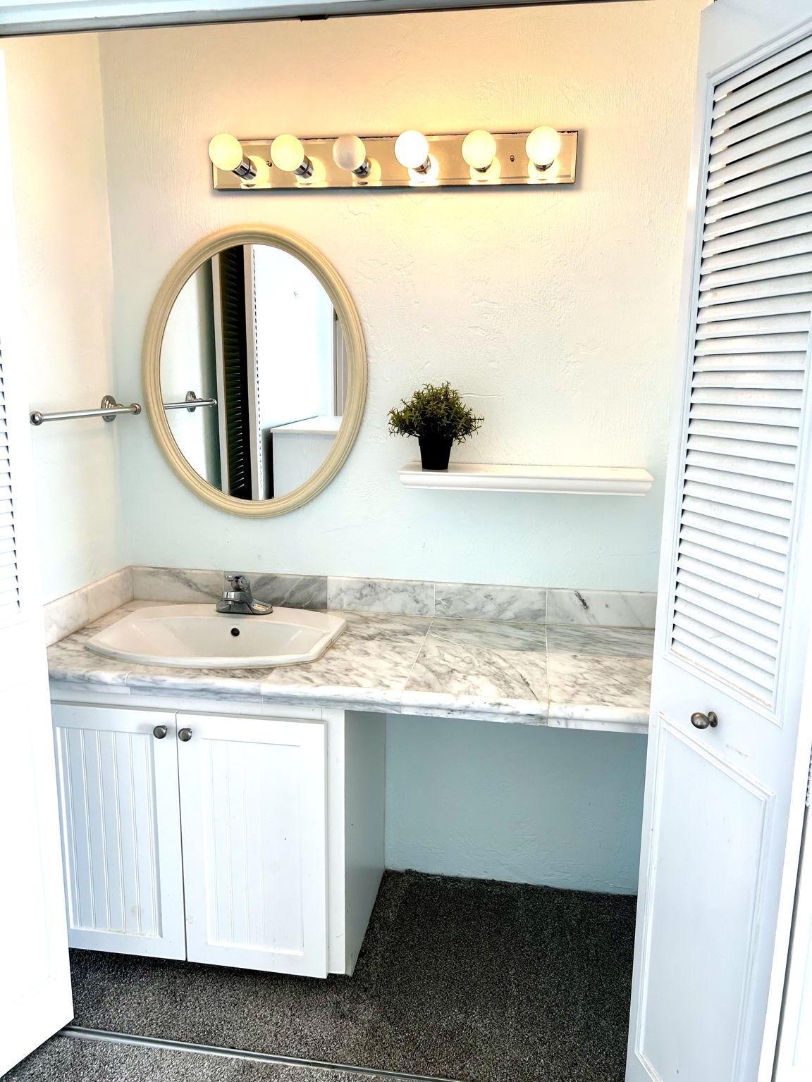 Primary bedroom vanity