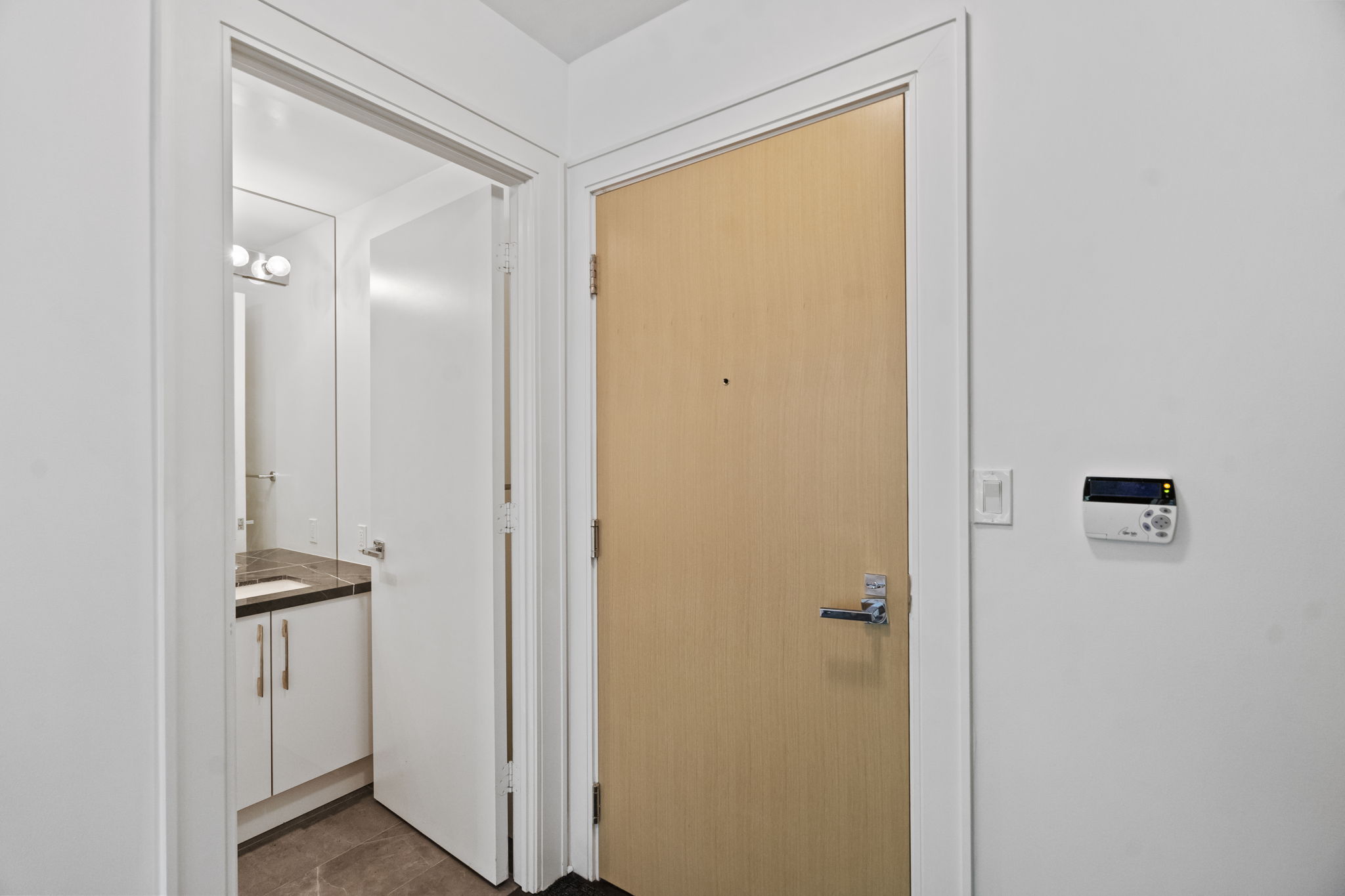29 Queens Quay E Unit TH123 Toronto, ON M5E 0A4