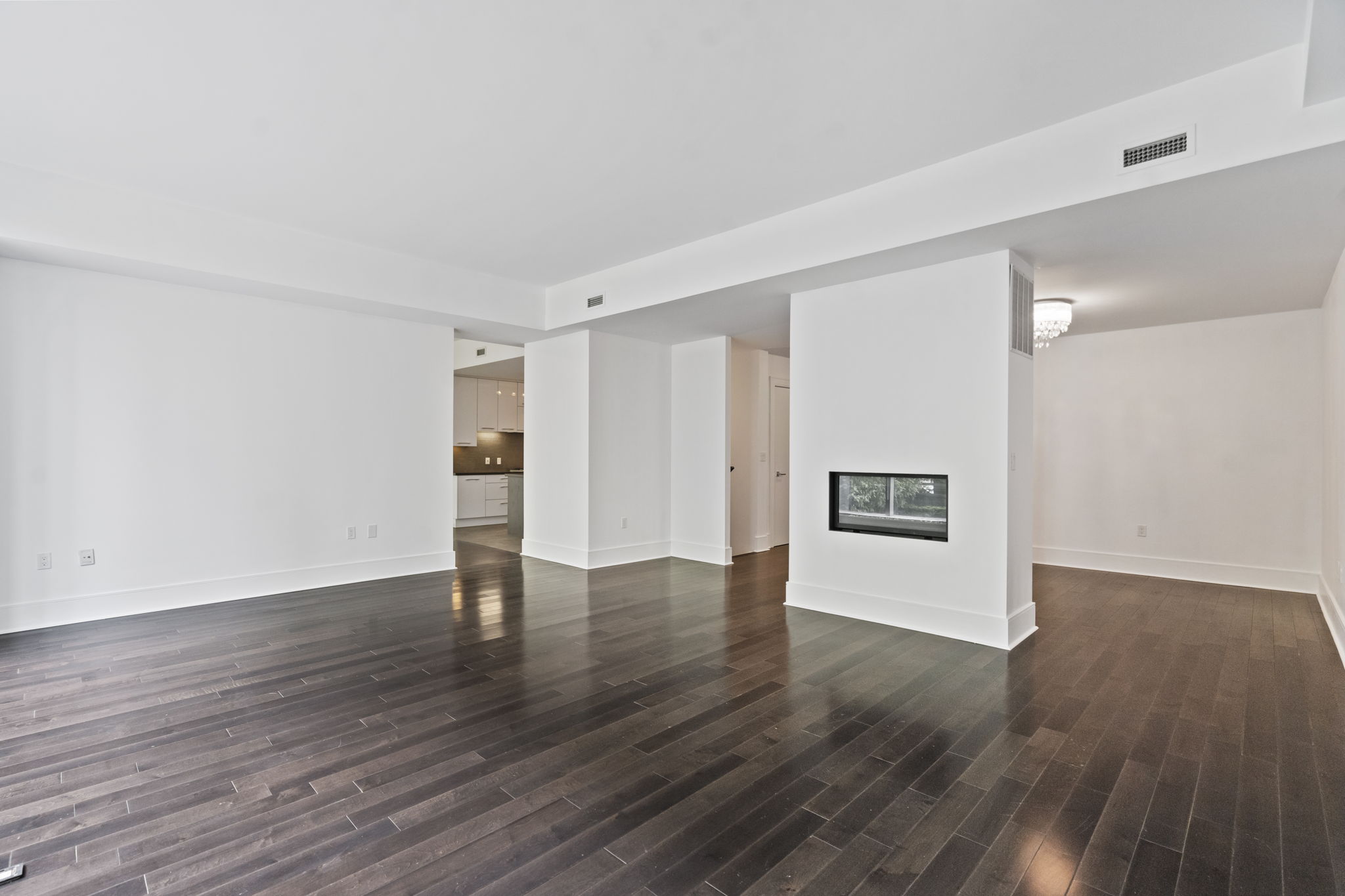 29 Queens Quay E Unit TH123 Toronto, ON M5E 0A4