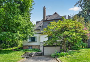 29 Strathgowan Crescent, Toronto ON