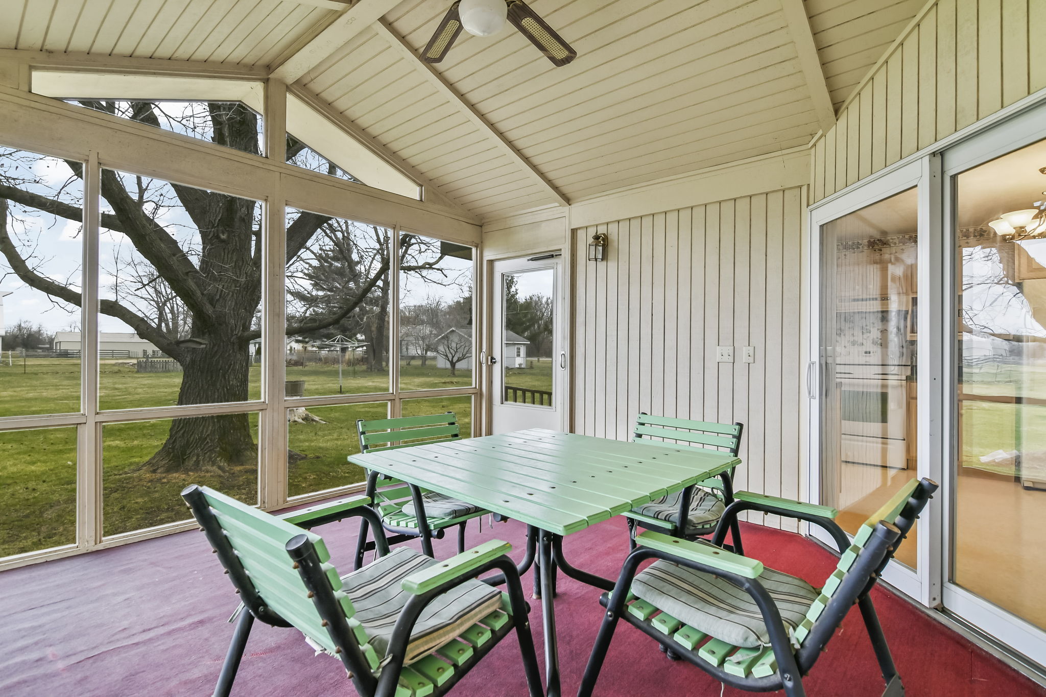 Screened-in Porch