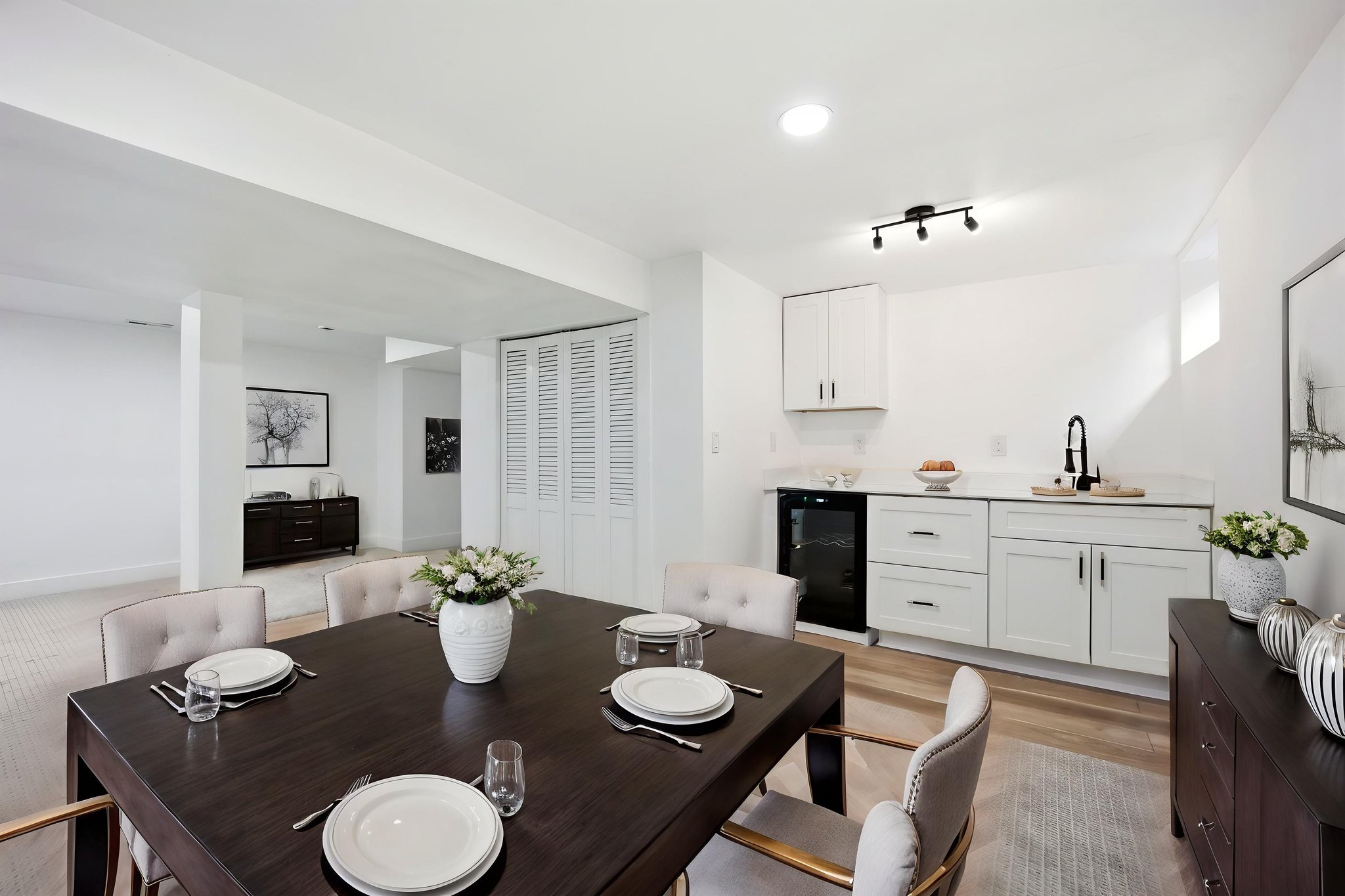 VIBE6642 virtually staged.jpeg