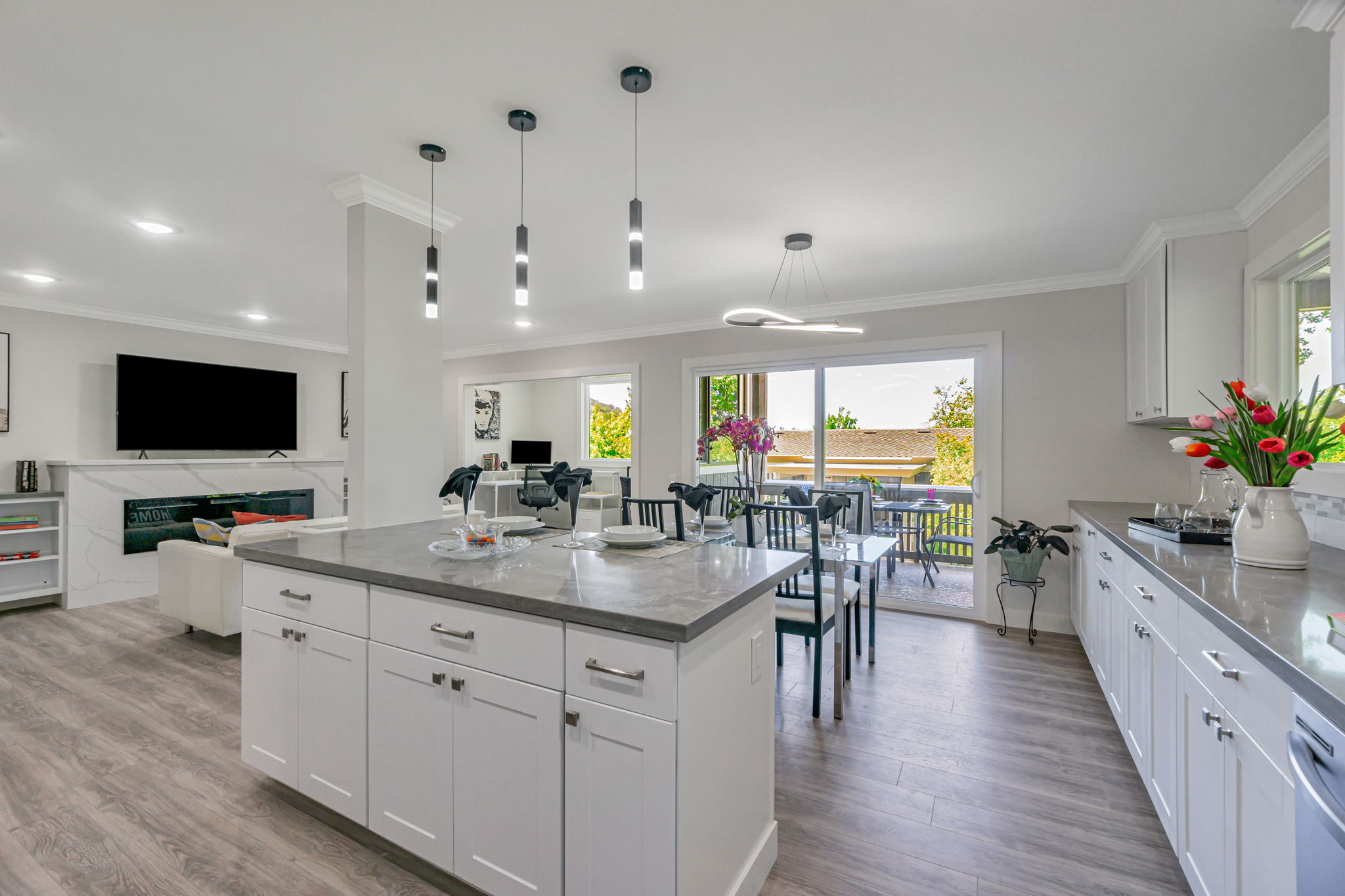 013_2900 Tice Creek Dr