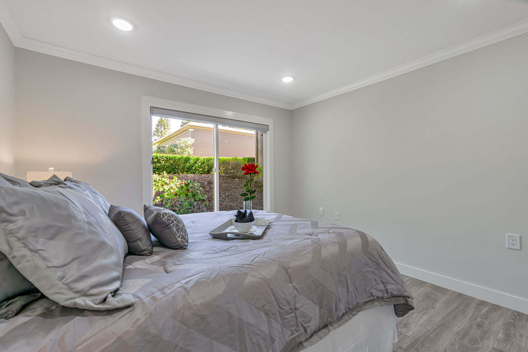 027_2900 Tice Creek Dr