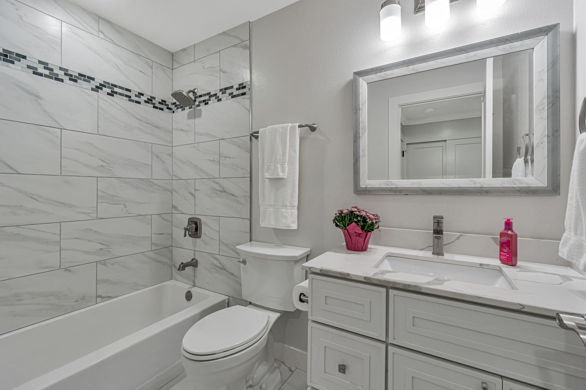 032_2900 Tice Creek Dr