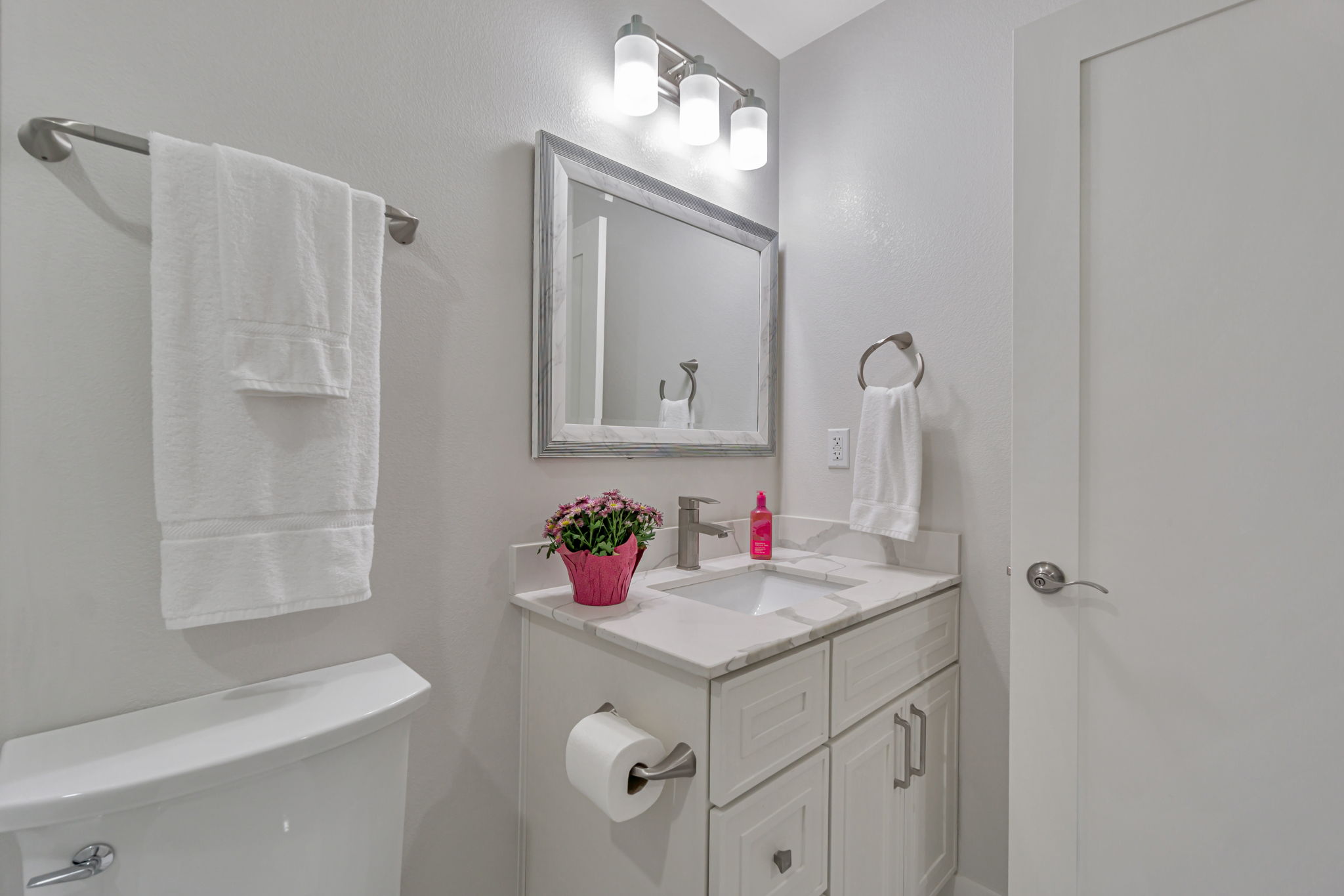 033_2900 Tice Creek Dr