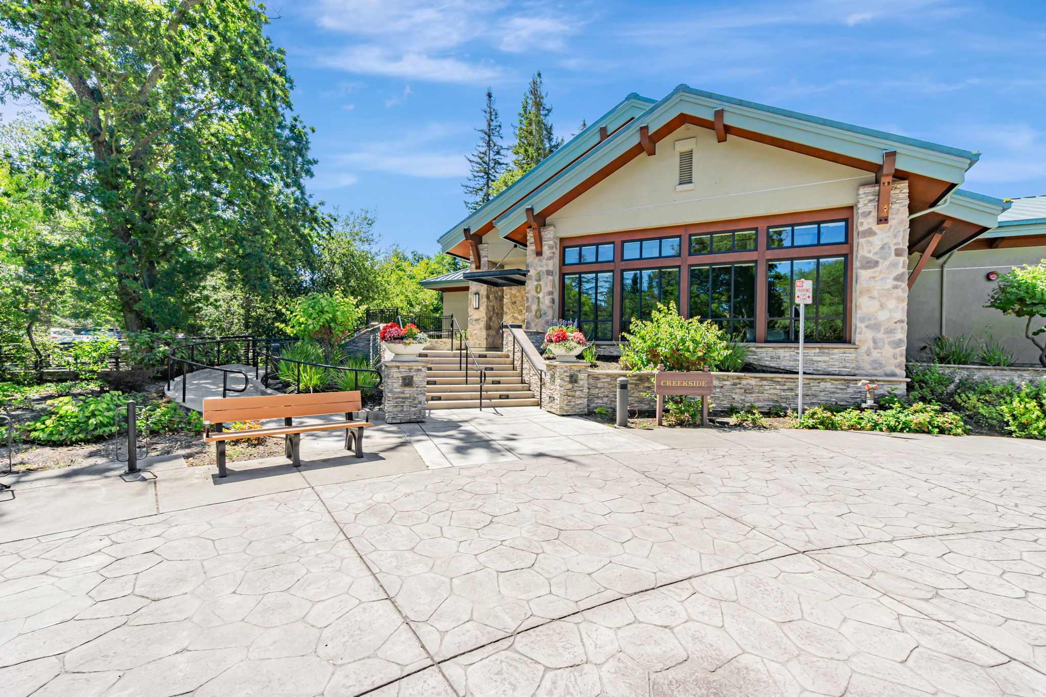 042_2900 Tice Creek Dr