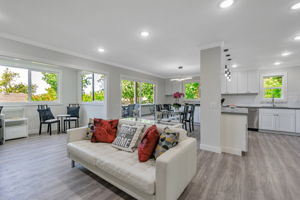010_2900 Tice Creek Dr
