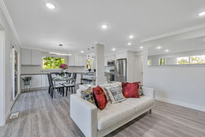011_2900 Tice Creek Dr