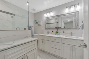 029_2900 Tice Creek Dr