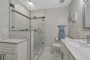 030_2900 Tice Creek Dr