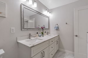031_2900 Tice Creek Dr