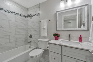 032_2900 Tice Creek Dr