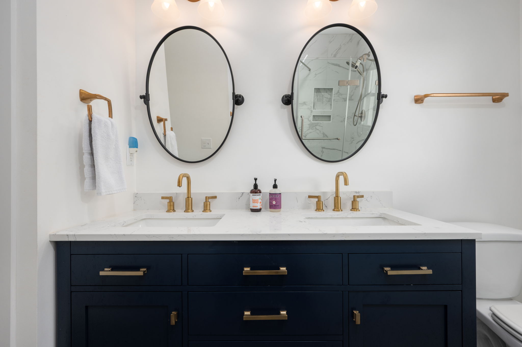 2901-NVDT-Hall-Bath-V2