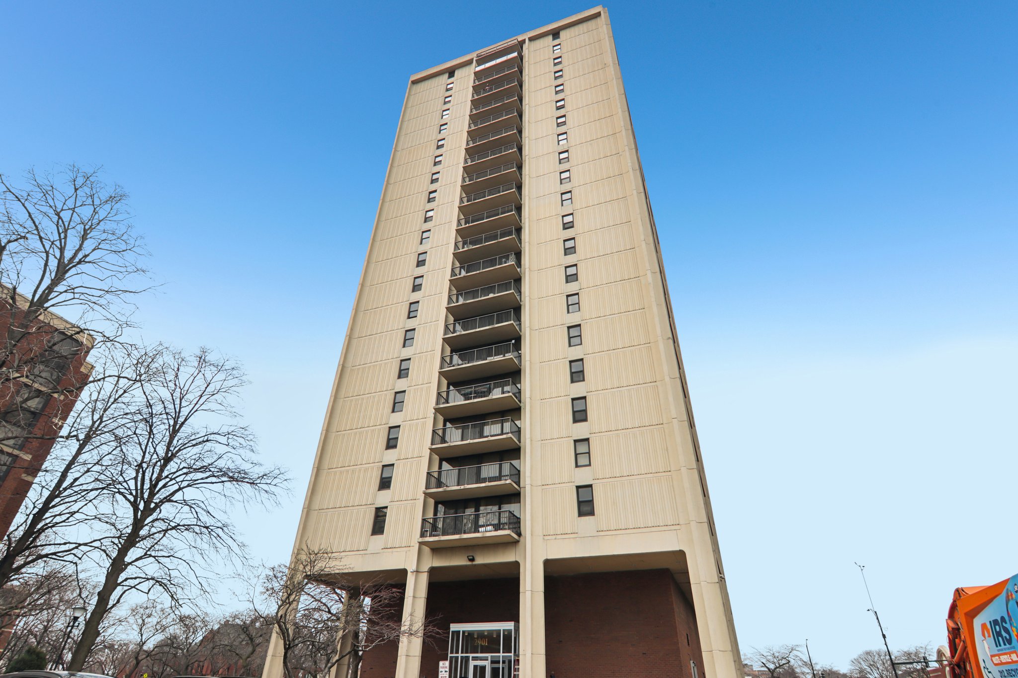 S Michigan Ave 505-S2703-003.jpg