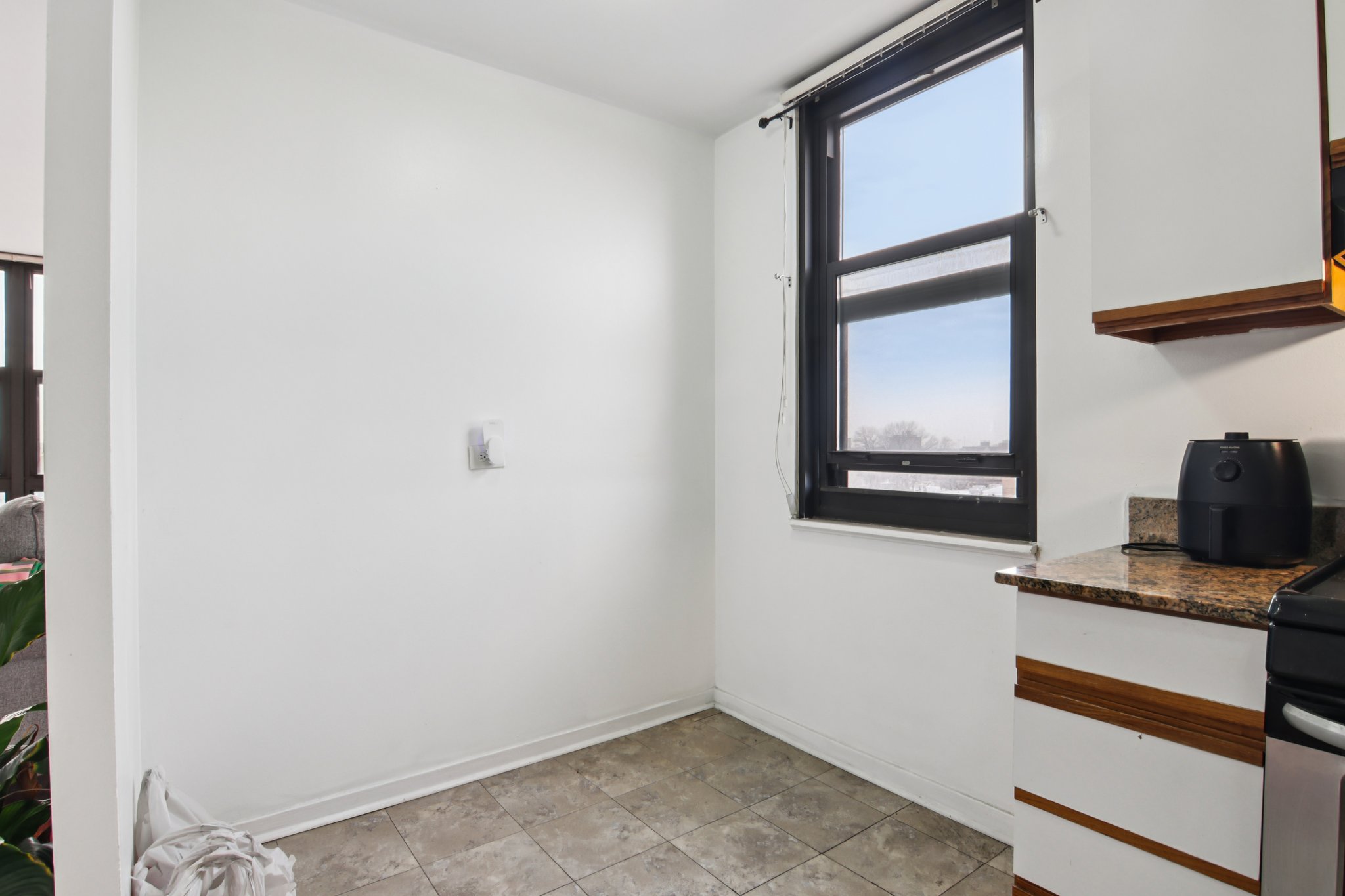 S Michigan Ave 505-S2703-016.jpg