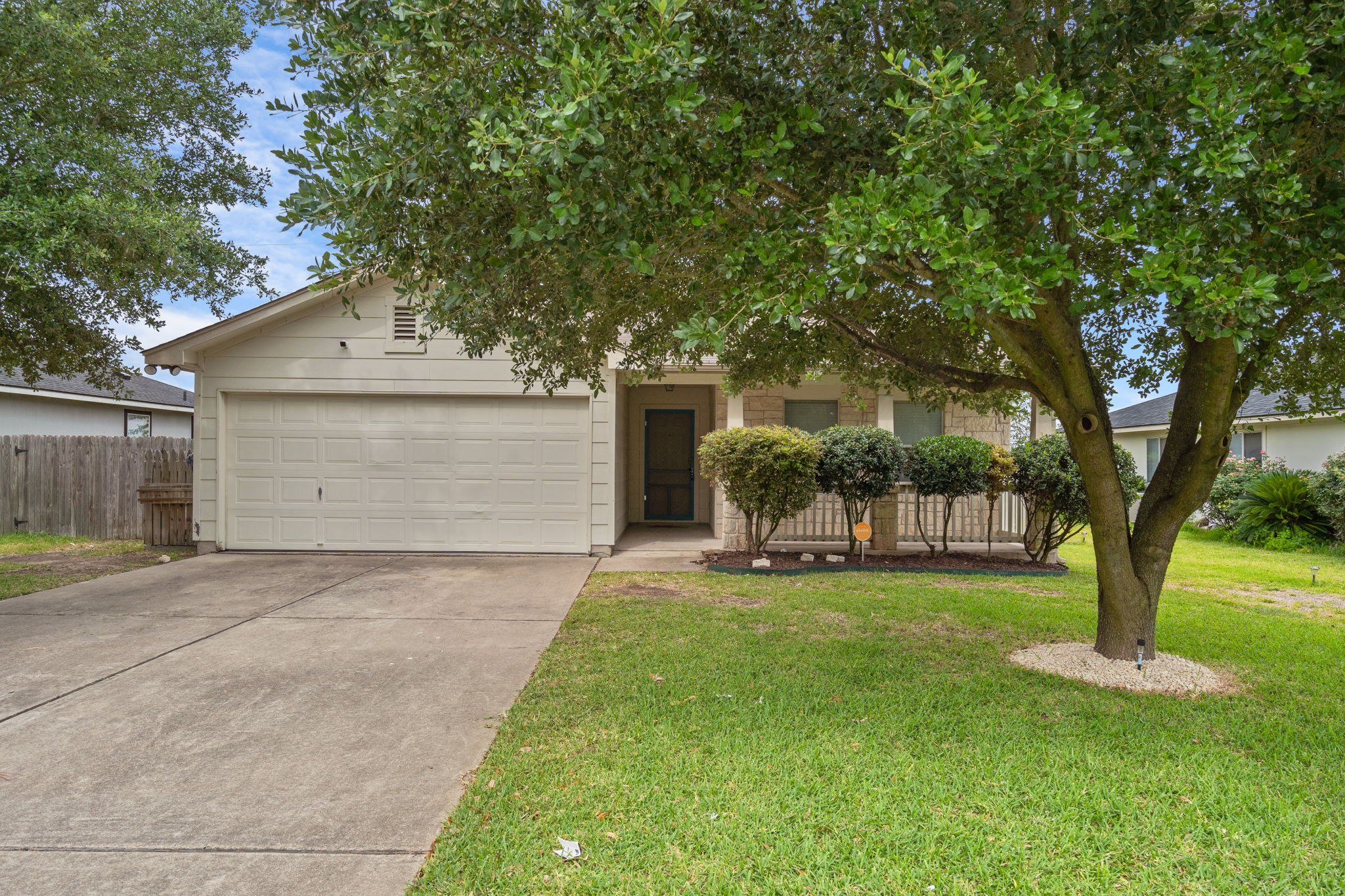  2901 Tyler Ln, Taylor, TX 76574, US Photo 2