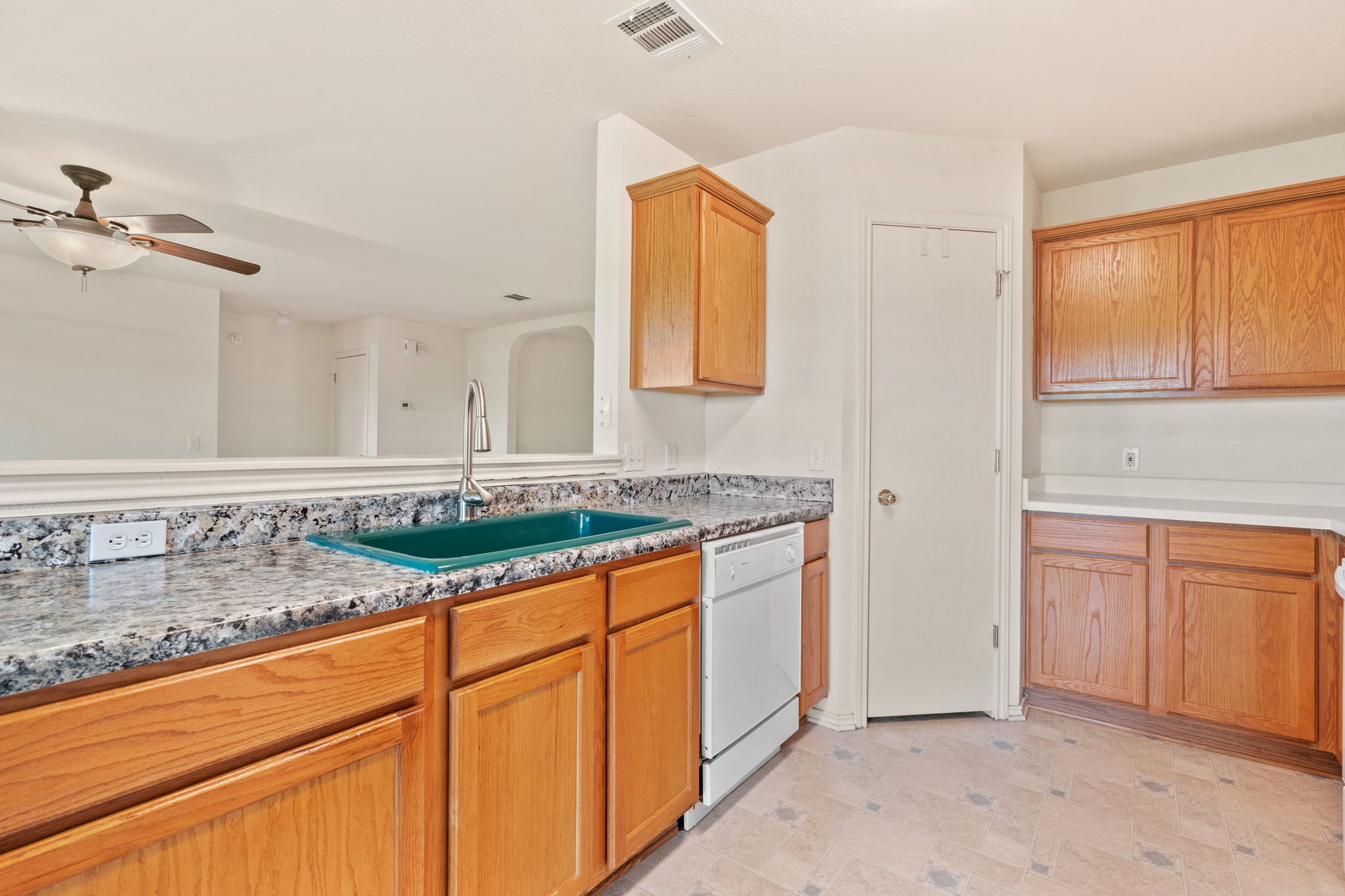  2901 Tyler Ln, Taylor, TX 76574, US Photo 16
