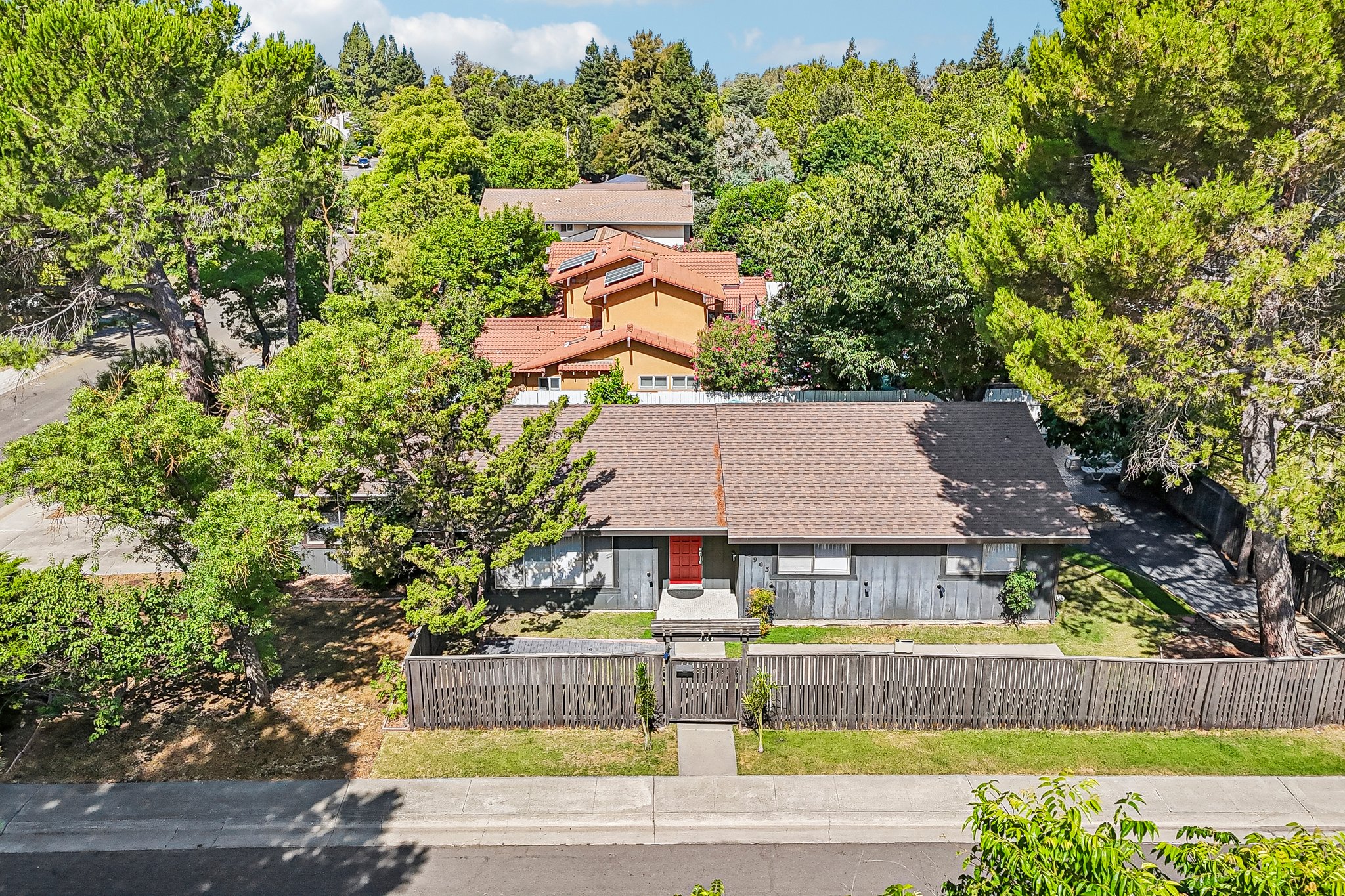 Corona Dr-S0407-031.jpg