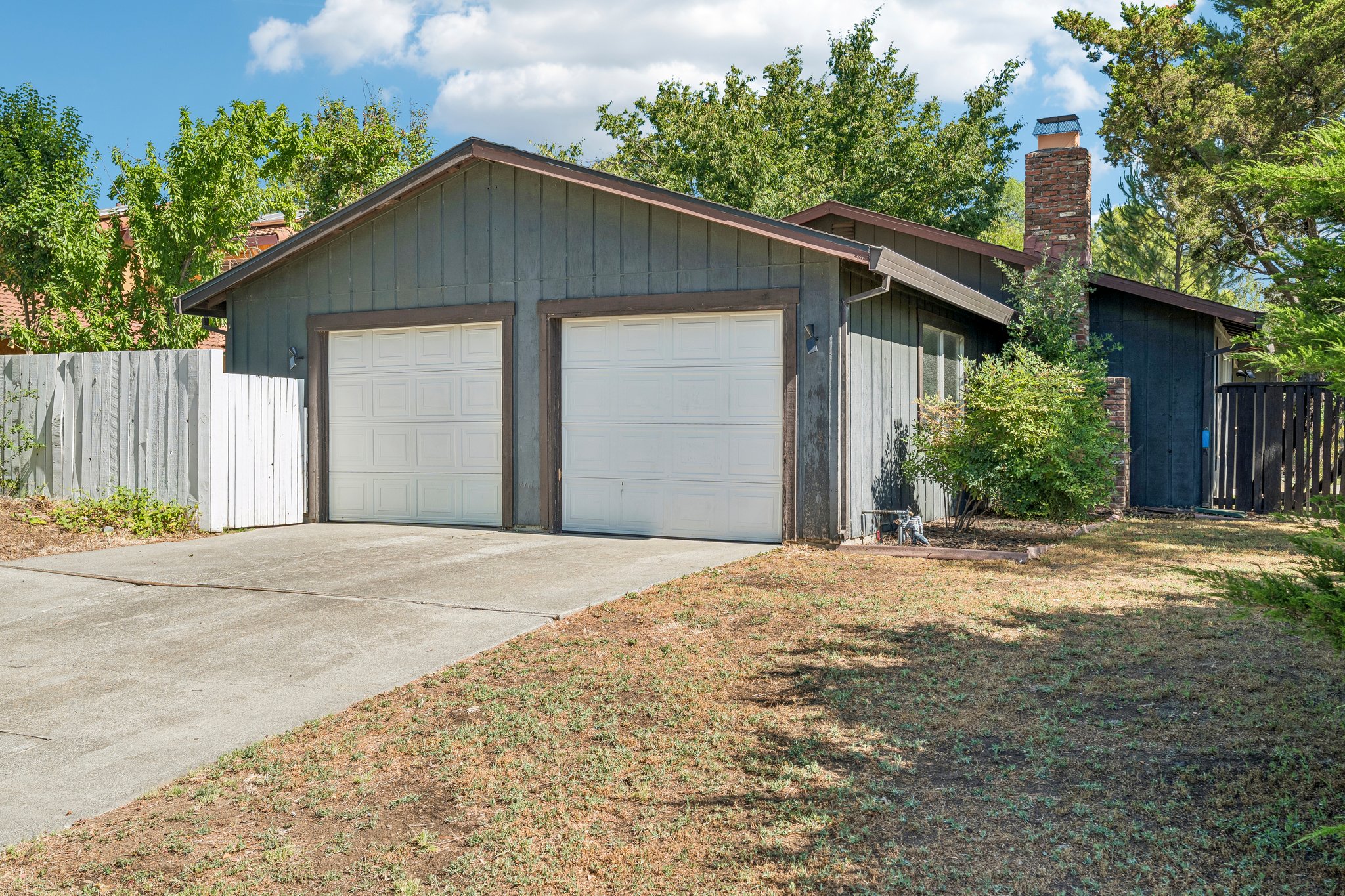 Corona Dr-S0407-002.jpg