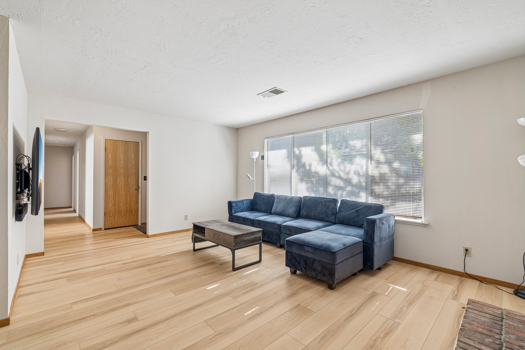 Corona Dr-S0407-006.jpg