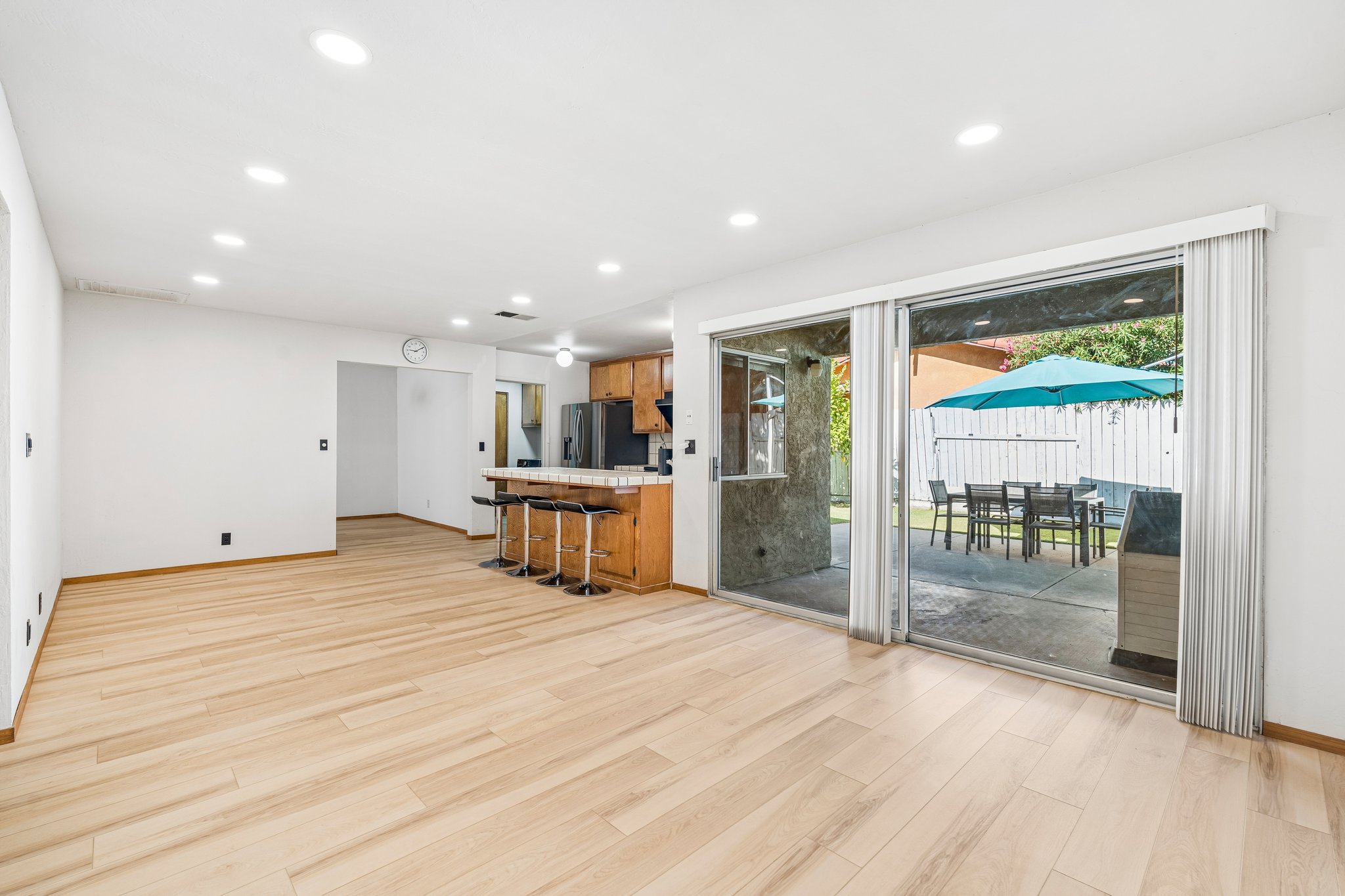 Corona Dr-S0407-009.jpg
