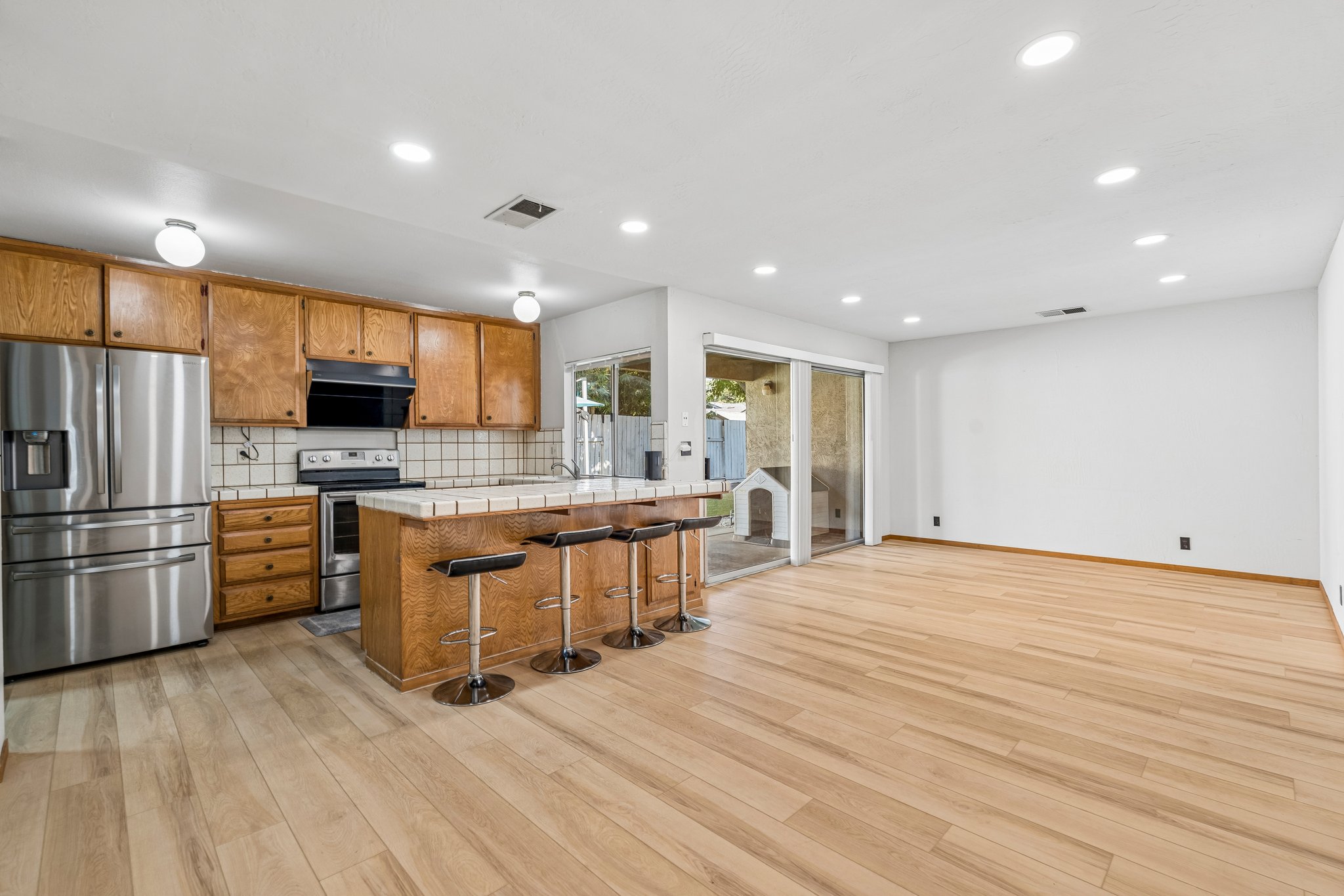 Corona Dr-S0407-013.jpg