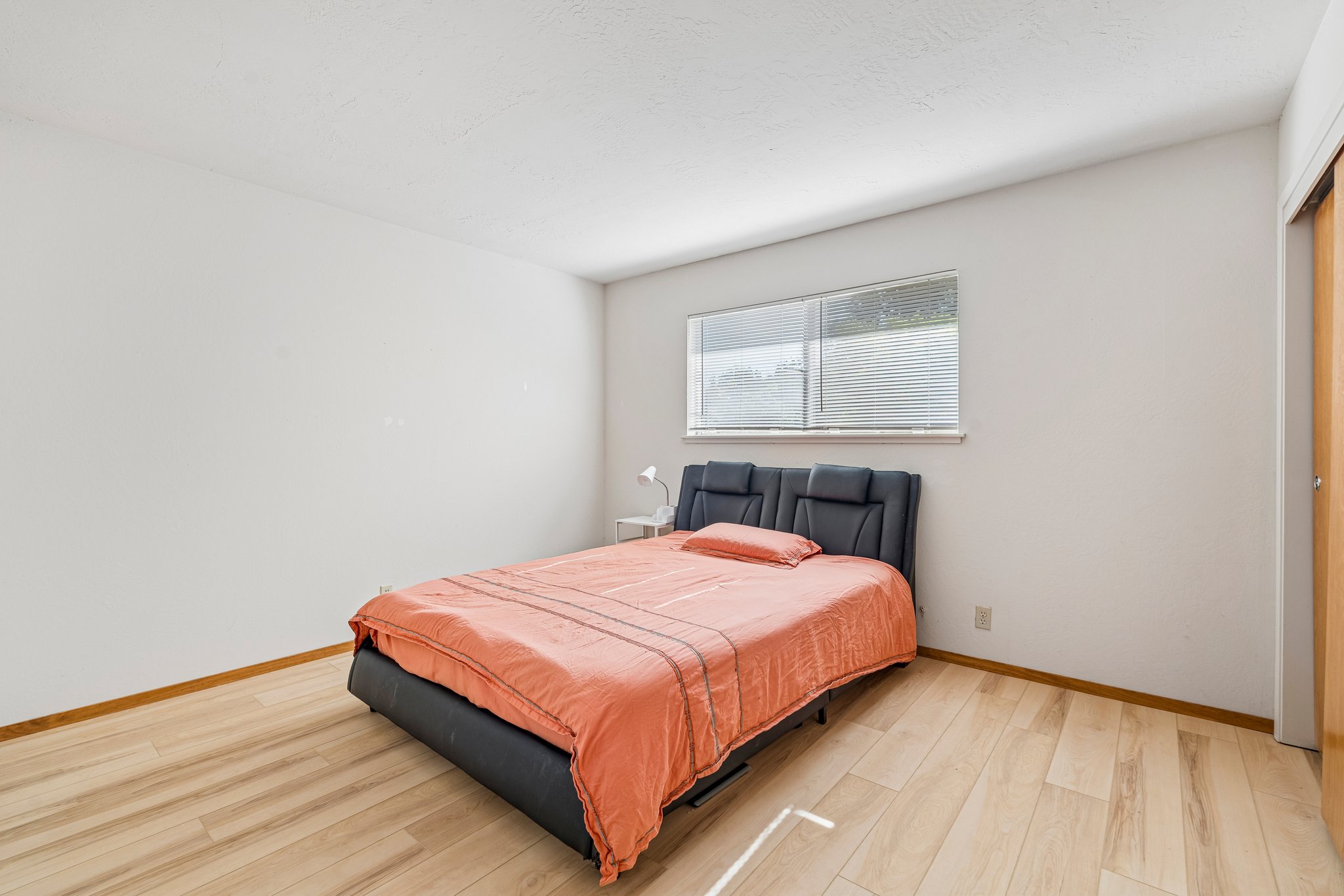 Corona Dr-S0407-016.jpg
