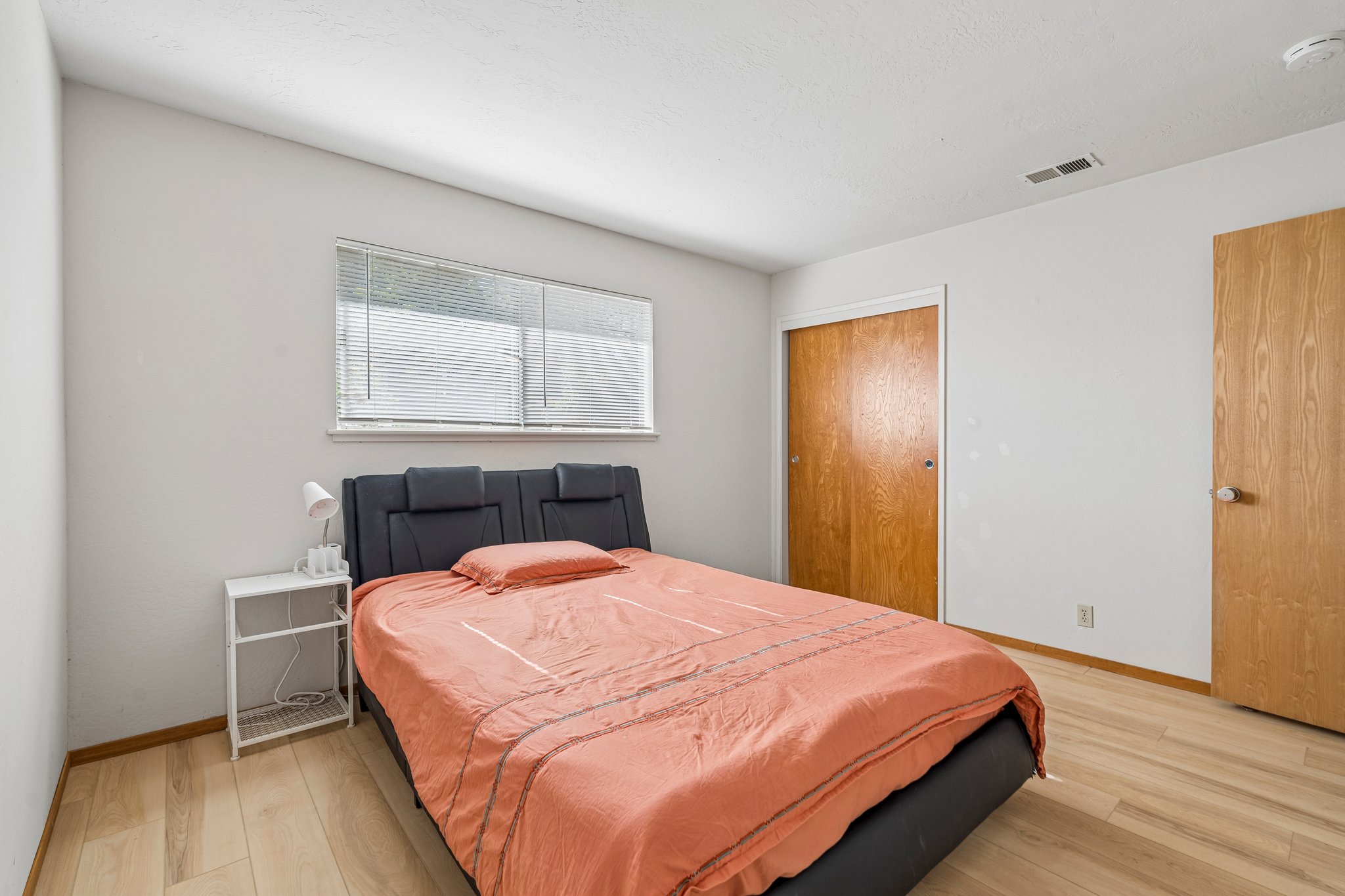 Corona Dr-S0407-017.jpg