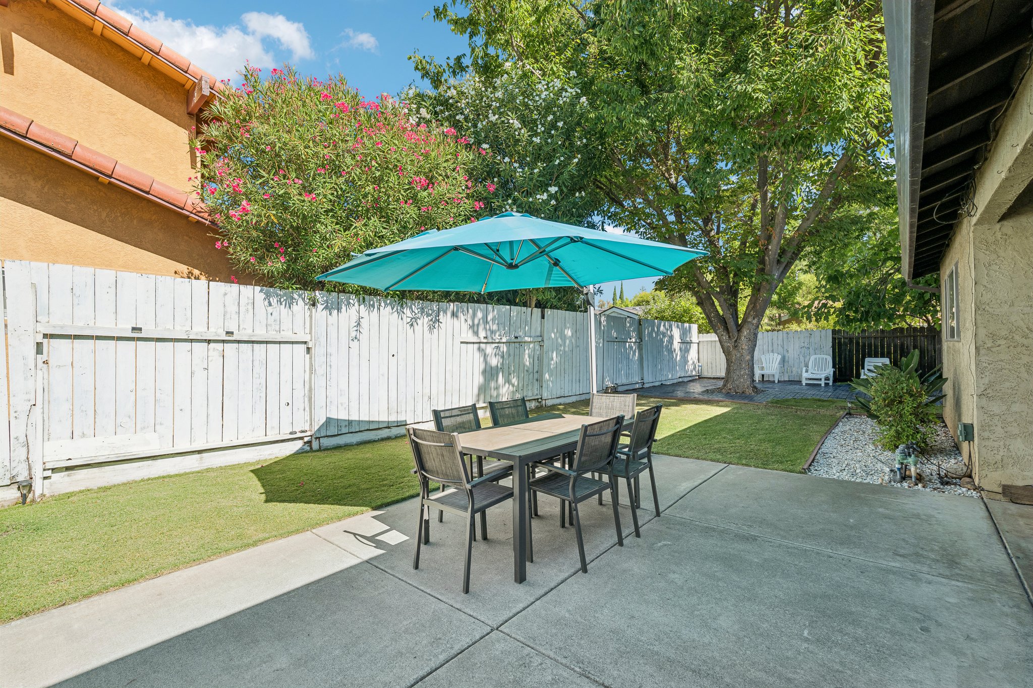 Corona Dr-S0407-025.jpg