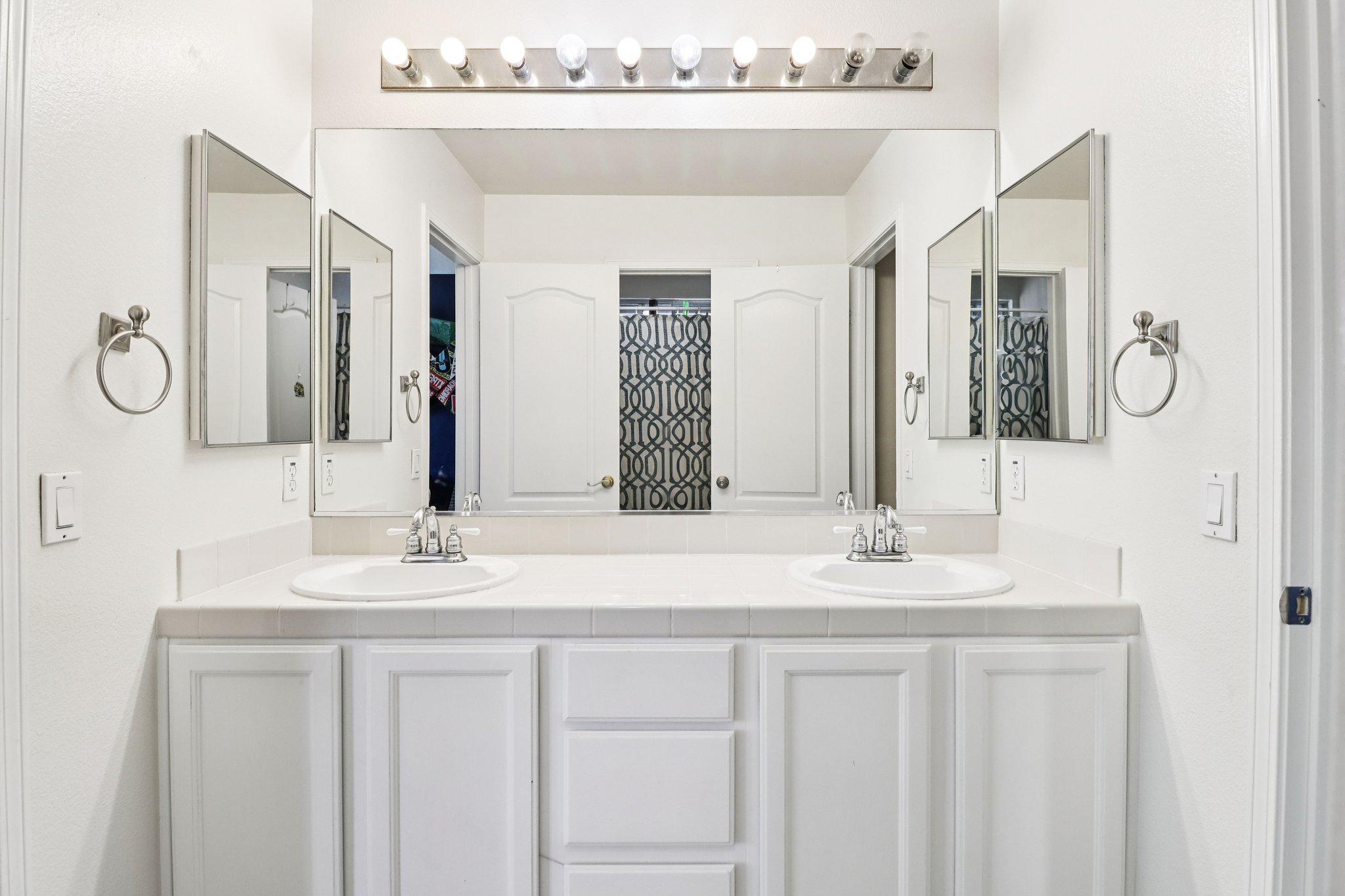 Avenida Valera-S2410-049.jpg